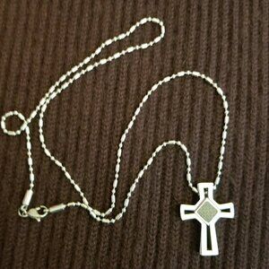 Chisel stainless steel polished cross pendant with a grey carbon fiber inlay